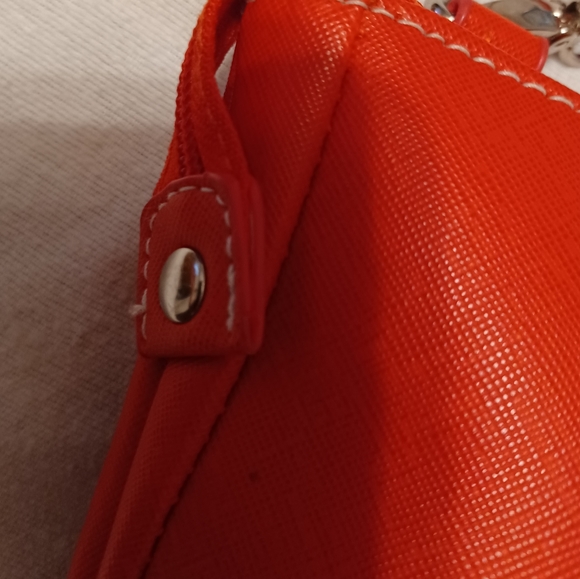 Kenneth Cole Reaction Red Crossbody/Wristlet Bag - Picture 9 of 12